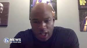 Looks like someone has stolen the glasses from the Alex Haley statue from  Alex Haley Heritage Square in East Knoxville. WATE 6 On Your Side reporter Brandon  Rook is looking in what