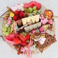 Amy sammons & kelly austin what: Packed With Chocolates Lollies And Fruit This Dessert Grazing Platter Is The Ultimate For Entertaining A Dessert Platter Party Food Platters Food Platters