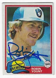 Autographed ROBIN YOUNT Milwaukee Brewers 1981 Topps Card