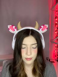 ISO osume strawberry milk keycaps in standard base kit (cherry profile not  marshmallow) + novelty kit if possible! thank you :)