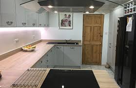 Our range of oak worktops here at savoy timber spans a wide range of tones and textures. Lumina Light Grey With Sonoma Oak Worktops Real Kitchens Stunning Kitchens Designed By Experts Sigma 3