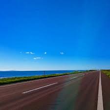 n91011 さんのinstagramをピンしています 北海道一周３日目 オロロンラインをまっすぐ走ってます 地平線と水平線が交わる光景は北海道でないとなかなか見られませんね ここだけアウトバーン状態のスピードになってます笑 北海道 country roads landscape