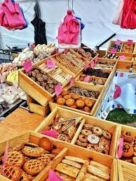 Epingle Par Amanda Sim Sur Farmers Market Biscuiterie Aperitifs Festifs Presentoir Gateau