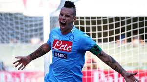 Marek hamsík, il centrocampista slovacco capitano del napoli, primo marcatore di sempre in tutte le competizioni davanti a diego armando maradona con i suoi 117 gol in maglia azzurra, affida al noto tatuatore napoletano gianluca ferraro, specializzato nello stile realistico black and grey, il compito. Verwirrspiel Um Hamsik Was Lauft Mit Den Bayern
