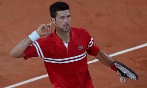 Danach sorgt er für einen rührenden moment. Duell Der Giganten Novak Djokovic Zwingt Sandplatzkonig Rafael Nadal In Die Knie Kleinezeitung At