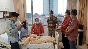 Look through examples of perawat translation in sentences, listen to pronunciation and learn grammar. Lej9ym6yxyjaom