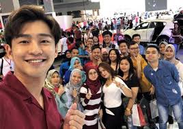 Eun chan, sangat membutuhkan uang, terus menyembunyikan jenis kelaminnya untuk mendapatkan pekerjaan di coffee prince. My Coffee Prince Malaysia Last Episode