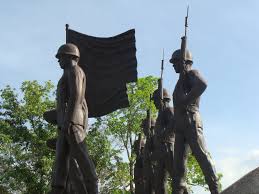Resultado de imagen para Monumentos, esculturas y bustos en honor a los héroes nacionales y locales