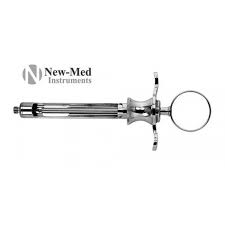 С приманкой мы сможем подвести его достаточно близко к твоему. Dental Aspirating Syringe