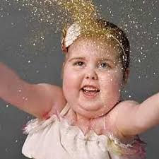 The Gold Hope Project gives free photo sessions to kids with cancer