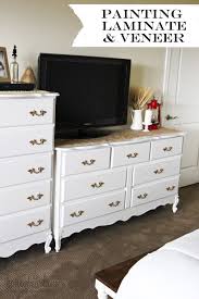 How To Paint Laminate And Veneer Honeybear Lane Laminate Furniture Painting Laminate Painting Laminate Furniture