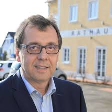 Marzling: Bürgermeister Martin Ernst weist Vorwürfe von Grünen-Chef Marc  Decker zurück