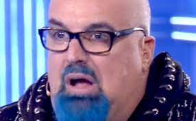 It is well known how the columnist on domenica live absolutely is terrified of the dark. Giovanni Ciacci Outspoken World Today News