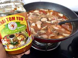 Tenang, untuk menyajikan resep tom yam seafood ini cukup mudah kok. Resepi Masak Tomyam Bersantan Aku Sis Lin