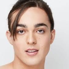 Zach Torres's Instagram, Twitter & Facebook