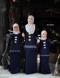 This type of costume is the national dress of brunei darussalam and malaysia, and can also be found in indonesia. Baju Kurung Moden Raya Sedondon 2020 Masmona Dark Blue 3 Saeeda Collections