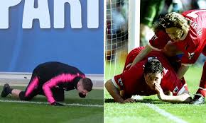 Julian draxler is in love with me and kylian is happy for us!! Psg Defender Thomas Meunier Recreates Robbie Fowler S Infamous Snort Celebration In Training Daily Mail Online