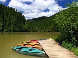 Lacul ursu, lacul negru, lacul aluniş, lacul mierlei, lacul verde şi lacul roşu; Lacu Rosu Harghita Ghid Turistic Romania