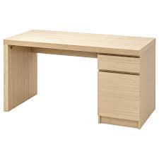 Andere haben eine ausklappbare tischplatte für ein flexibles werken, und wieder andere bieten dir mit schubladen und schränken extra stauraum. Malm Schreibtisch Eichenfurnier Weiss Lasiert 140x65 Cm Ikea Schweiz