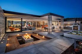 Modern inredning av en stor uteplats på baksidan av huset, med en öppen spis, kakelplattor och markiser — houzz. Sunken Gardens And Backyards Blend Privacy And Closeness To Nature