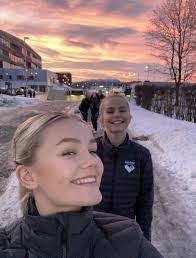 Anna Huse's Instagram, Twitter & Facebook