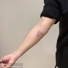 Woo for some sensual single needle tattooing, new york has sanghyuk ko or mr. Tattoo Tagged With Fine Line Small Pizza Micro Line Art Tiny Shortyloco Food Ifttt Little Inner Forearm Inked App Com