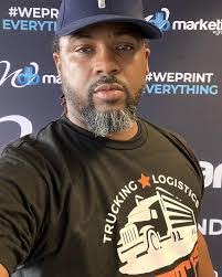 Gloria Pettis's Instagram, Twitter & Facebook