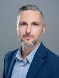 Laurence Chartrand's Instagram, Twitter & Facebook