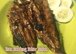 300 gr fillet tuna potong potong sesuai selera, 3 sm air asam dan ½ st garam untuk marinasi, bumbu olesan, 4 siung bawang putih haluskan, 1 st ketumbar bubuk, 1 sm kecap manis, 1 sm saos tiram, 1 sm minyak bawang putih, 1/4 st garam, 2 sm mentega untuk membakar ikan di teflon. Resep Dan Cara Memasak Ikan Bandeng Bakar Teflon Rasanya Mantap Arenatani Digital Indonesia