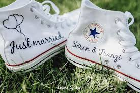 Selbst unter einem prachtvollen hochzeitskleid kann das geheimnis gewahrt bleiben. Die 7 Besten Ideen Zu Chucks Hochzeit Chucks Hochzeit Converse Hochzeit Hochzeitsschuhe