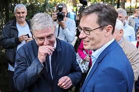 A fidesz kommunikációs igazgatója szerint a 99 mozgalom programja, amelyet karácsony gergely főpolgármester ismertetett szombaton, semmi újdonságot nem tartalmaz a korábban bemutatott baloldali programhoz képest, amelyet gyurcsány ferenc dk elnök tollba mondott. 99 Szazalek Gyurcsany 1 Szazalek Karacsony