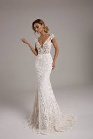 Shelley writes and edits articles for the knot magazine, as well as styles the magazine's fashion and cover shoots. Simple Wedding Dress Styles For Elegant Brides Tina Valerdi