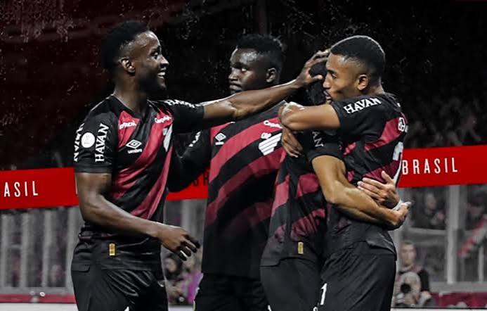 Athletico-PR bate o Vit&oacute;ria por 2 a 0 e abre vantagem nas oitavas da Copa do Brasil