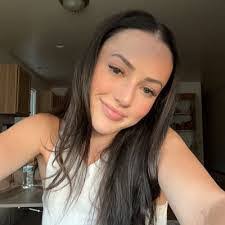 Abbey Romine's Instagram, Twitter & Facebook