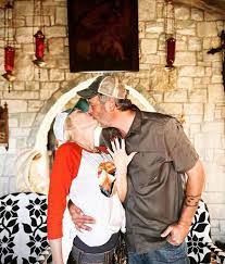 Blake shelton and gwen stefani have made it official! Gwen Stefani S Husband Blake Shelton S Wedding Tribute Will Melt Your Heart Hello