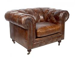 Ligne classique et d'inspiration vintage pour ce confortable fauteuil en cuir, à la fois profond et enveloppant, au dossier et aux accoudoirs tout en rondeurs. Chester Fauteuil Chesterfield Cuir Vintage