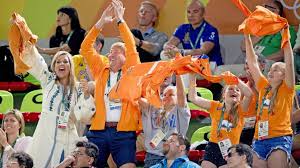 Wevers begann im alter von zwölf jahren mit dem kunstturnen. Koninklijke Familie Op De Banken Voor Wevers Olympische Spelen 2016 Nos Olympic Games Royal Family Olympics