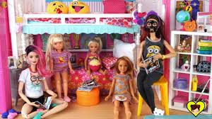 Videos de juguetes y historias con muñecas para niñas y niños de todas las edades. Rutina De Noche Y Pijamada En Nueva Casa De Barbie Dreamhouse Adventures Youtube