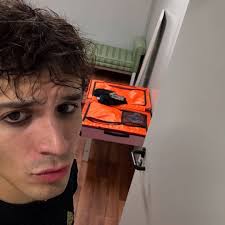 Alex nelle story di @giffoni_experience Ma come sei bello ❤️ ☀️☀️☀️☀️☀️☀️☀️  @imalexwyse