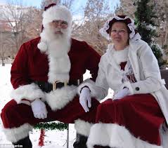 Catch up instantly on the best stories happening as they unfold. Kris Kringle Course Shows Mr And Mrs Claus Impersonators How To Be The Real Deal Daily Mail Online