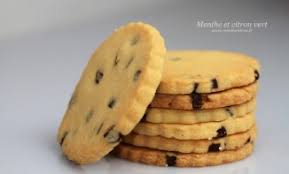 Biscuits Sables Aux Pepites De Chocolat Facon Cookies Recettes De Desserts Plus De 1000 Recettes Sur Cakesandsweets Fr