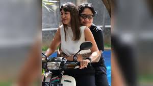 Dengan kejadian itu, gofar hilman meminta maaf kepada perempuan tersebut. Eh47a1dhgs38fm