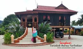 Kesan beras terbakar telah dijumpai & anda boleh melihat tapaknya di sini. Jelajah Tapak Warisan Beras Terbakar Dan Borong Minyak Gamat Nusantara Langkawi Part 15