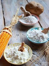 La fecola di patate, a differenza dell'amido di mais, è molto appiccicosa e in più può essere amalgamata agli altri ingredienti anche prima della loro cottura mentre l'amido, deve necessariamente essere sciolto in acqua fredda e va aggiunto alle pietanze solo a fine cottura. Frumina Fecola Maizena Differenze E Sostituzioni