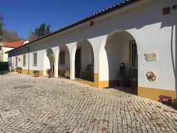 Quinta da fonte guest house apartment is a traditional accommodation, which has a large terrace looking over the sea. Lar Quinta Da Fonte Carrazede Home Facebook