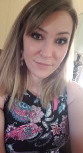 Amanda Knotts's Instagram, Twitter & Facebook