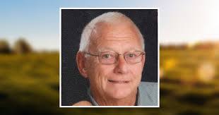 Lisa Glander's Instagram, Twitter & Facebook