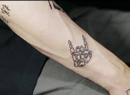 Less is more, love is blind El Tatuador De Jungkook De Bts Publica Dos De Los Tatuajes Que Hizo Para El Kpoplat