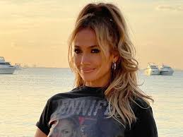Jennifer lynn lopez was born on july 24, 1969 in the bronx, new york city, new york to lupe lópez & david lópez. Jennifer Lopez Opens Up About Seeking Therapy In Her 30s And Self Love