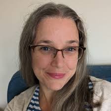 Hi wild people 👋🏼 I moved into my house recently and I now have an  enormous garden. I've decided I want I mixed clover lawn instead of your  typical pristine cut grass